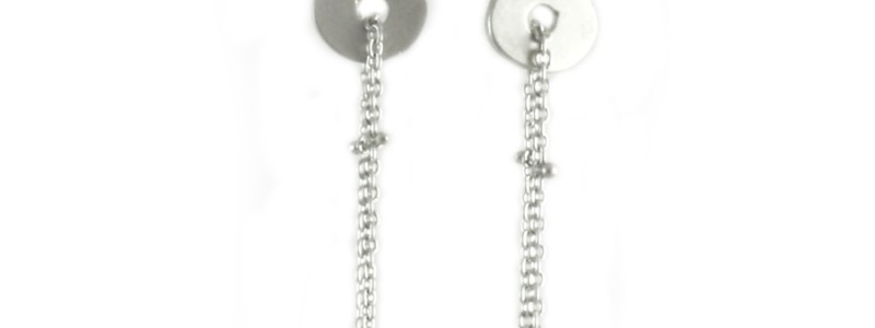 Circle Design Chain Accent Earrings