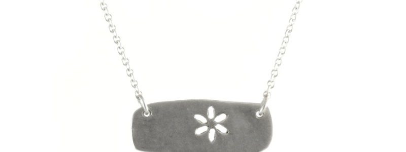 Flower Pierced Plate Necklace