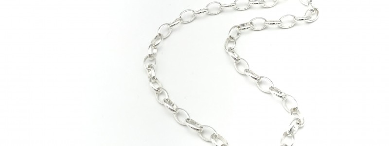 Long-silver-chain-oval