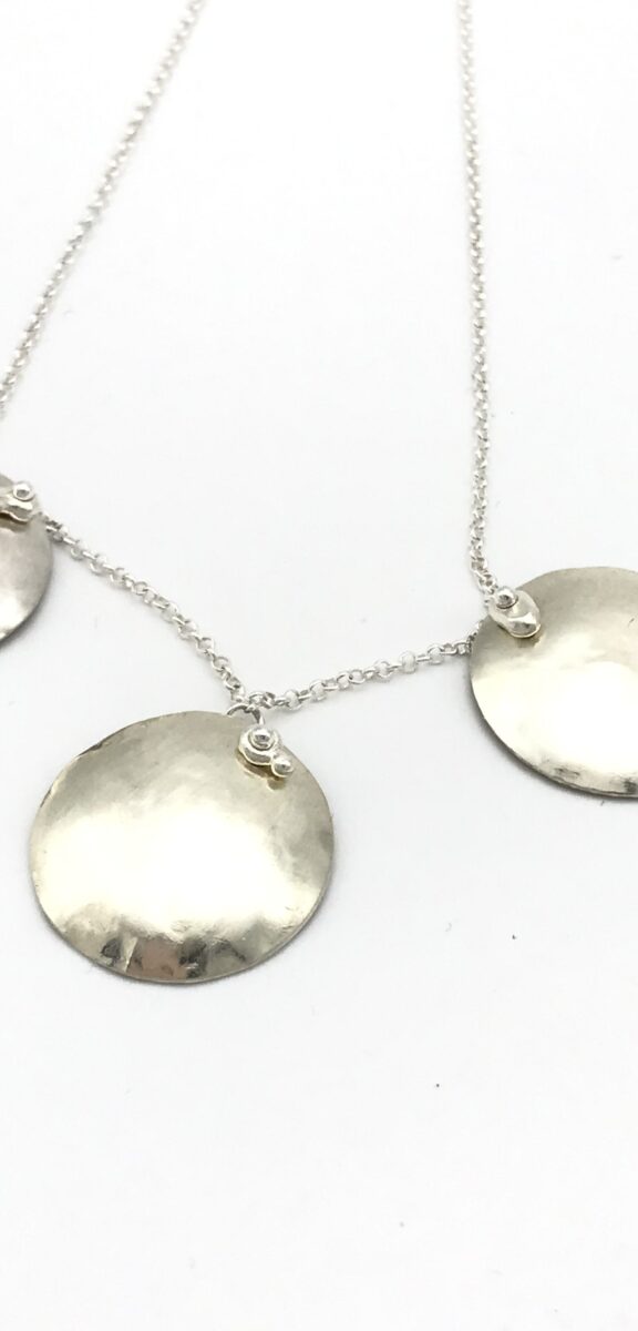 Three-curved-discs-necklace