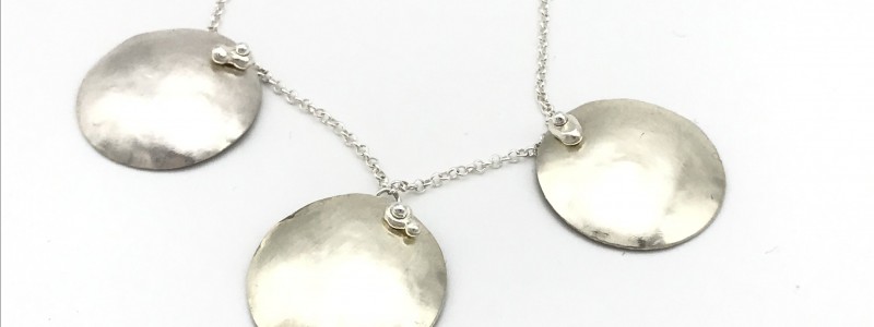 Three-curved-discs-necklace